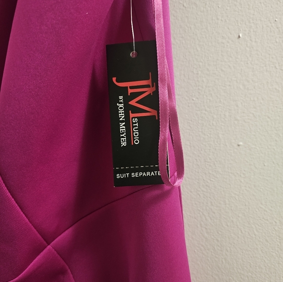 Elegant Magenta Evening Gown - Picture 4 of 4